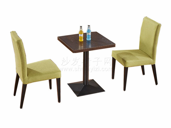 茶餐厅钢木桌子和软包椅子