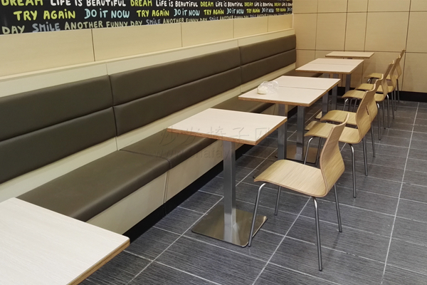汉堡店板式靠墙卡座和桌椅