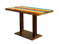 多色彩虹条个性西餐厅桌子
