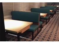 西餐厅卡座沙发和桌子组合