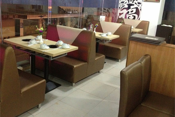 火锅店餐桌和全皮沙发组合