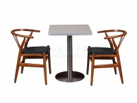 钢木桌子搭配北欧实木餐椅