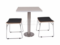 固定式餐桌搭配矮脚软包凳
